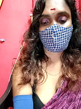 Snapshot of Queen-dhivya chatting on 1, 12, 2025 Queen-dhivya online show from 1, 12, 2025