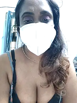 Snapshot of Queen-dhivya chatting on 17, 12, 2025 Queen-dhivya online show from 17, 12, 2025