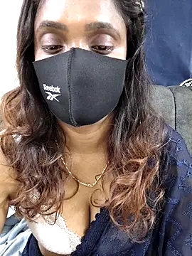 Snapshot of Queen-dhivya chatting on 18, 12, 2025 Queen-dhivya online show from 18, 12, 2025