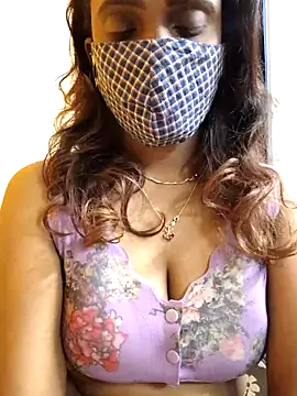 Snapshot of Queen-dhivya chatting on 19, 12, 2025 Queen-dhivya online show from 19, 12, 2025