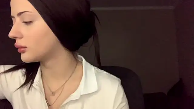 Snapshot of RuthGarner chatting on 31, 10, 2025 RuthGarner online show from 31, 10, 2025