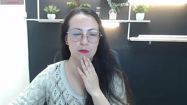 Lauryn Jones online show from 14, 4, 2026