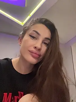 Snapshot of Muna_Luu chatting on 31, 10, 2025 Muna Luu online show from 31, 10, 2025