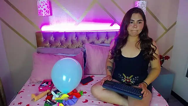 Phamela Holter online show from 10, 11, 2025