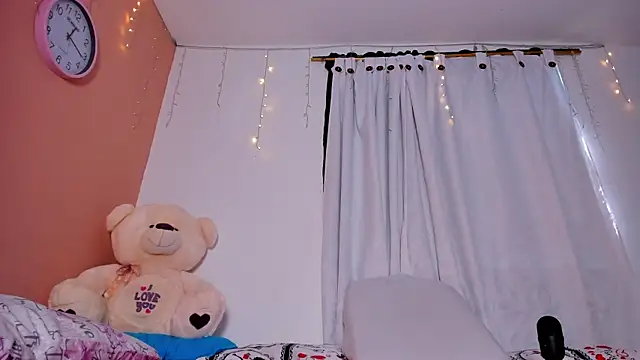 Snapshot of miah_smith123 chatting on 12, 11, 2025 miah smith123 online show from 12, 11, 2025