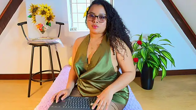 Snapshot of alanaa_gomezz chatting on 9, 7, 2026 alanaa gomezz online show from 9, 7, 2026