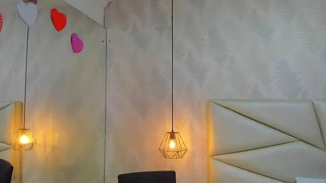 Snapshot of laurettedela_rouse chatting on 6, 11, 2025 laurettedela rouse online show from 6, 11, 2025