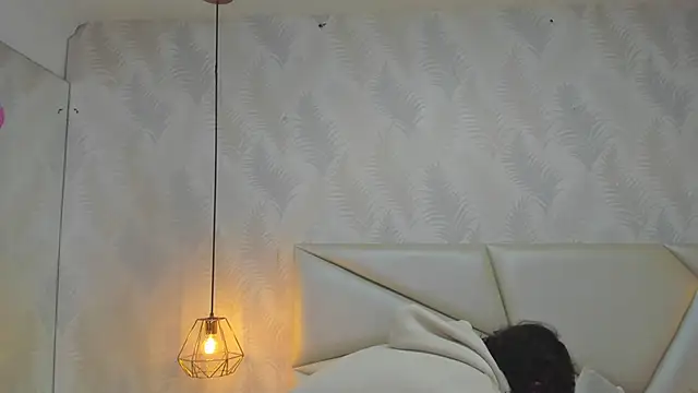 Snapshot of laurettedela_rouse chatting on 12, 11, 2025 laurettedela rouse online show from 12, 11, 2025