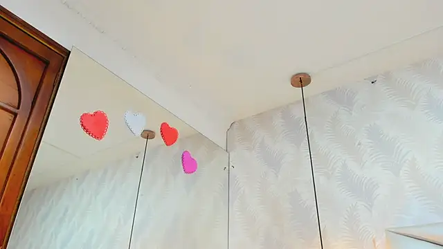 Snapshot of laurettedela_rouse chatting on 27, 11, 2025 laurettedela rouse online show from 27, 11, 2025