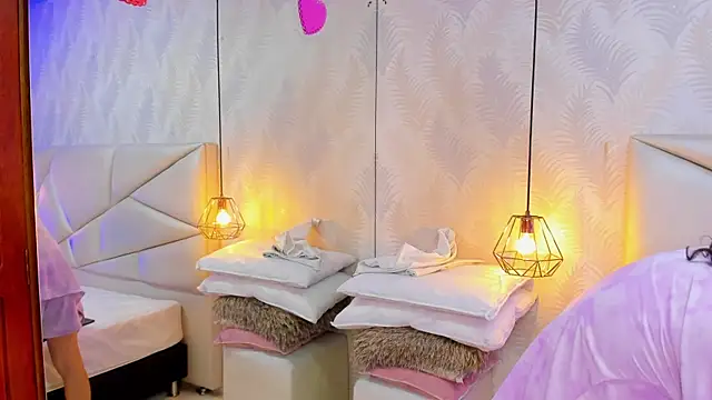 Snapshot of laurettedela_rouse chatting on 3, 12, 2025 laurettedela rouse online show from 3, 12, 2025