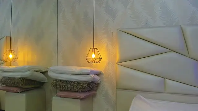 Snapshot of laurettedela_rouse chatting on 5, 12, 2025 laurettedela rouse online show from 5, 12, 2025