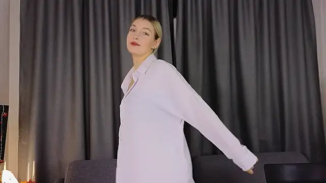 Snapshot of BlushVenom chatting on 11, 11, 2025 BlushVenom online show from 11, 11, 2025