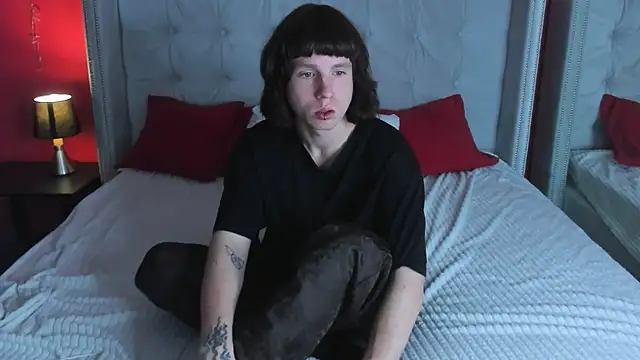 Snapshot of CutieKai_ chatting on 2, 11, 2025 CutieKai online show from 2, 11, 2025