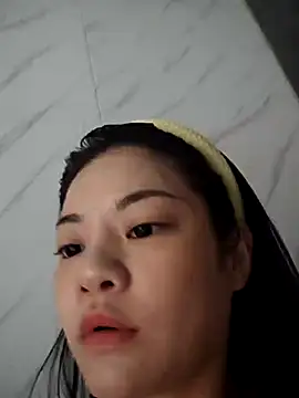 Snapshot of Lululu- chatting on 3, 11, 2025 Lululu- online show from 3, 11, 2025