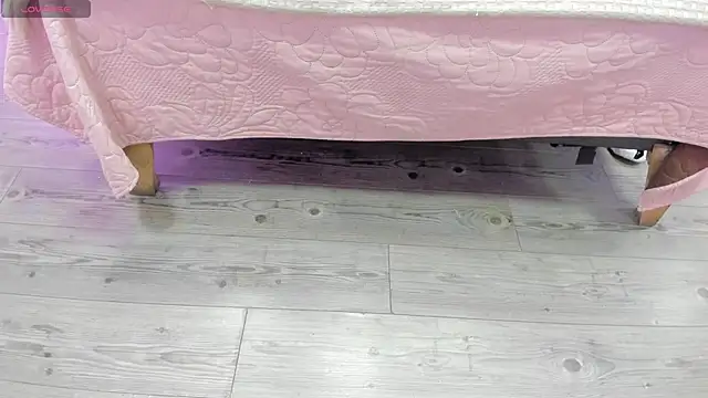 Snapshot of kendra_london chatting on 24, 11, 2025 kendra london online show from 24, 11, 2025