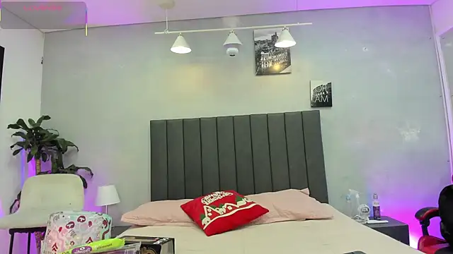 Snapshot of kendra_london chatting on 6, 1, 2026 kendra london online show from 6, 1, 2026