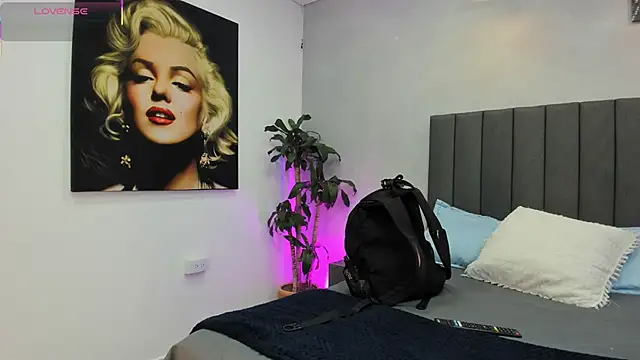 Snapshot of kendra_london chatting on 14, 1, 2026 kendra london online show from 14, 1, 2026