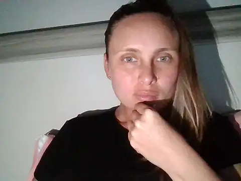 Snapshot of LaManu89 chatting on 4, 11, 2025 LaManu89 online show from 4, 11, 2025