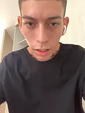 Snapshot of Who-am-I-201 chatting on 2, 11, 2025 Who-am-I-201 online show from 2, 11, 2025