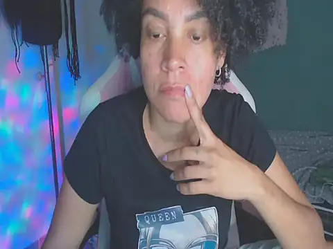 shayna cute online show from 9, 8, 2026