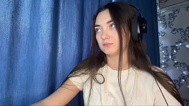 Snapshot of TwotyBright chatting on 14, 12, 2025 TwotyBright online show from 14, 12, 2025