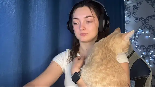 Snapshot of TwotyBright chatting on 18, 12, 2025 TwotyBright online show from 18, 12, 2025