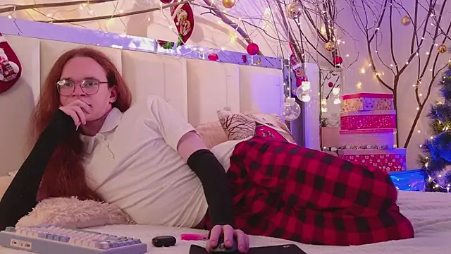 Snapshot of Mark_Glover chatting on 17, 12, 2025 Mark Glover online show from 17, 12, 2025