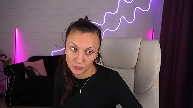 ZafiraMoonn online show from 4, 11, 2025