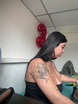 Snapshot of Valen_Ross chatting on 5, 11, 2025 Valen Ross online show from 5, 11, 2025