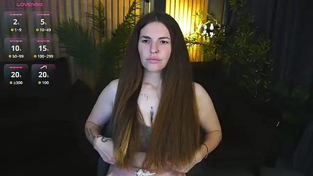 Snapshot of DanielaReign chatting on 6, 11, 2025 DanielaReign online show from 6, 11, 2025