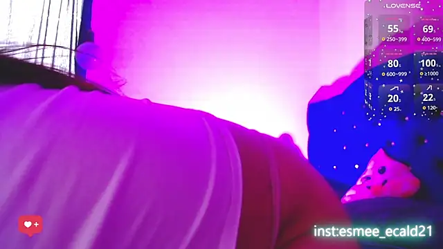 Snapshot of EsmeCaldwel chatting on 12, 11, 2025 EsmeCaldwel online show from 12, 11, 2025