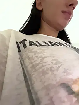 Snapshot of VickyM99 chatting on 4, 12, 2025 VickyM99 online show from 4, 12, 2025