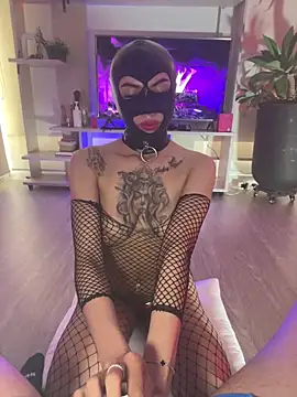 Snapshot of MiluandMIke chatting on 11, 11, 2025 MiluandMIke online show from 11, 11, 2025