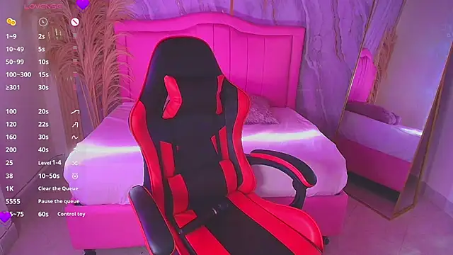 Snapshot of sarahrousse_ chatting on 3, 11, 2025 sarahrousse online show from 3, 11, 2025