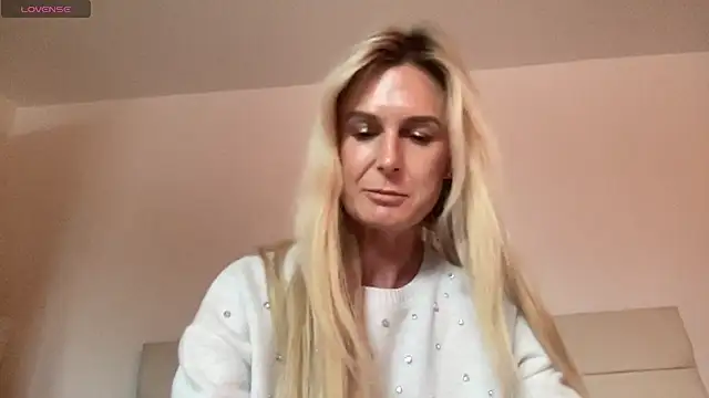 Snapshot of Alexis_Newick chatting on 6, 11, 2025 Alexis Newick online show from 6, 11, 2025