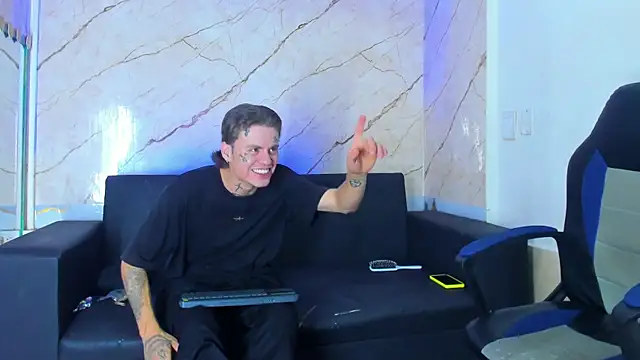 Snapshot of Kevinperlas chatting on 16, 11, 2025 Kevinperlas online show from 16, 11, 2025