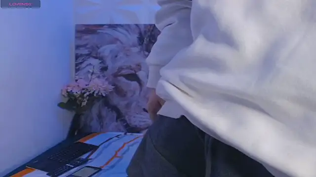 Snapshot of Oliver_paris chatting on 16, 11, 2025 Oliver paris online show from 16, 11, 2025