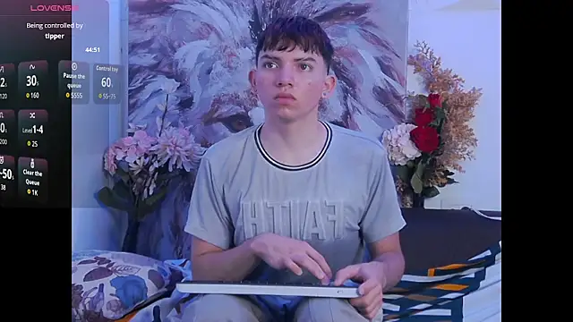 Snapshot of Oliver_paris chatting on 19, 11, 2025 Oliver paris online show from 19, 11, 2025