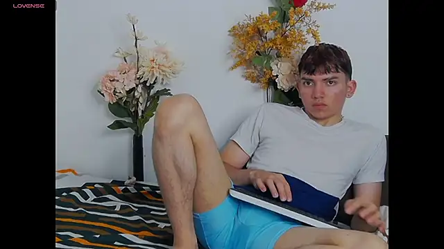 Snapshot of Oliver_paris chatting on 25, 11, 2025 Oliver paris online show from 25, 11, 2025