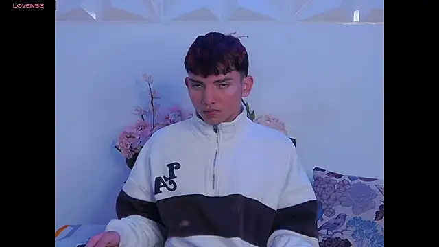 Snapshot of Oliver_paris chatting on 28, 11, 2025 Oliver paris online show from 28, 11, 2025