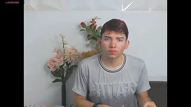 Snapshot of Oliver_paris chatting on 1, 12, 2025 Oliver paris online show from 1, 12, 2025