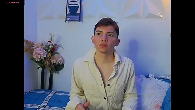 Snapshot of Oliver_paris chatting on 3, 12, 2025 Oliver paris online show from 3, 12, 2025