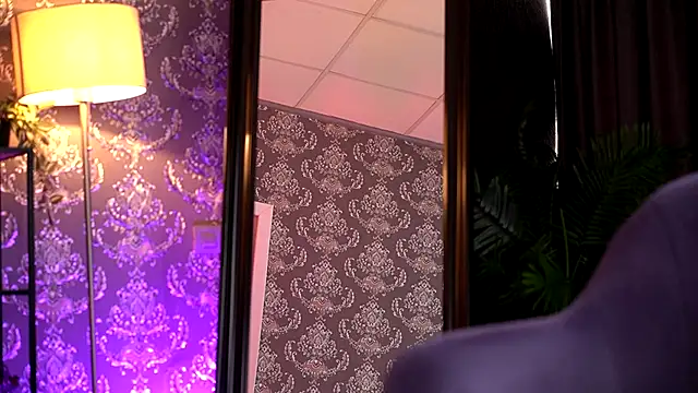 RavenBelrose online show from 4, 12, 2025