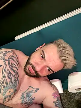 Snapshot of Dvpop chatting on 5, 11, 2025 Dvpop online show from 5, 11, 2025