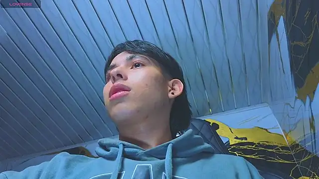 Snapshot of Suarezz10_ chatting on 24, 11, 2025 Suarezz10 online show from 24, 11, 2025