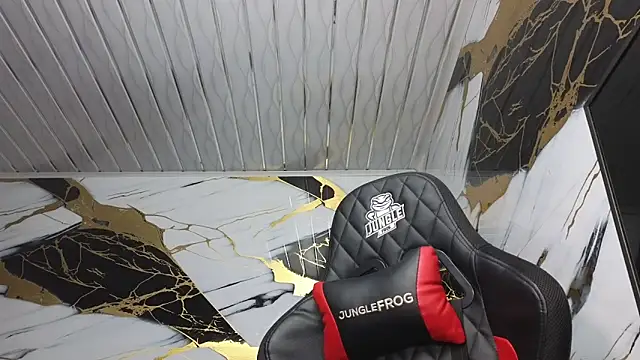 Snapshot of Suarezz10_ chatting on 26, 11, 2025 Suarezz10 online show from 26, 11, 2025