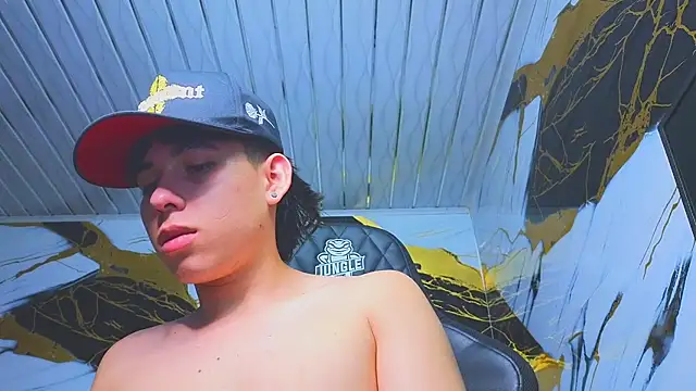 Snapshot of Suarezz10_ chatting on 3, 12, 2025 Suarezz10 online show from 3, 12, 2025