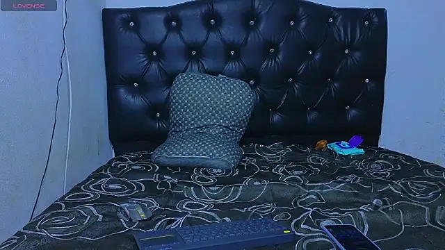 Snapshot of Suarezz10_ chatting on 17, 12, 2025 Suarezz10 online show from 17, 12, 2025