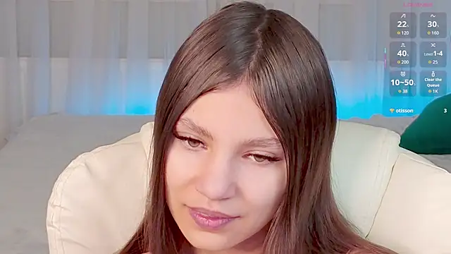 Little  Lunaa online show from 18, 12, 2025