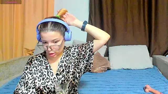 Eva purrr  online show from 30, 11, 2025